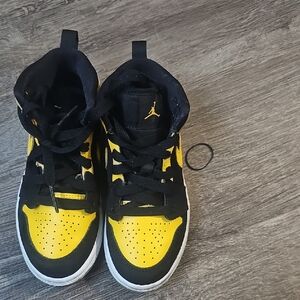 Nike Kids Black and Yellow Sneakers